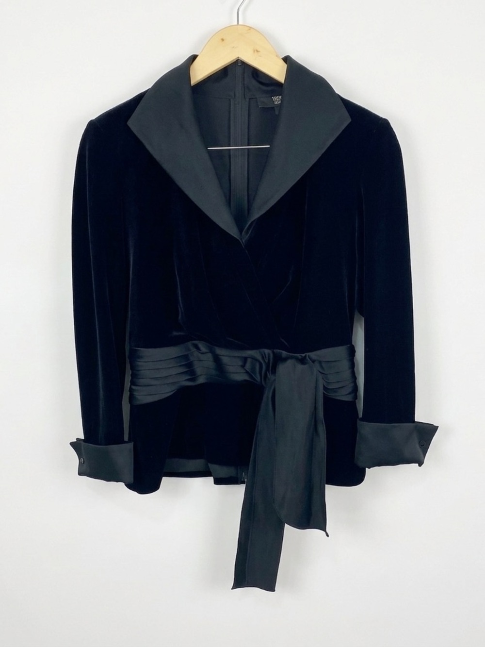 Vintage Tadashi Collectionโ Black Velvet Wrap Top Satin Trim Large Tuxedo Chic